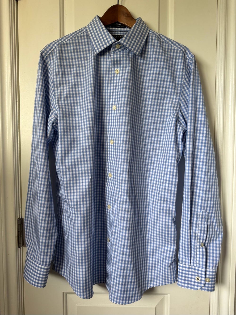 NWT Banana Republic Men’s Blue and White Gingham Dress Shirt